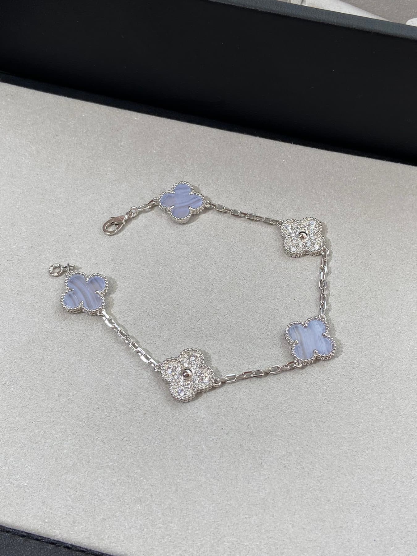 Bracelet en jadéite violette Van Cleef&Arpels